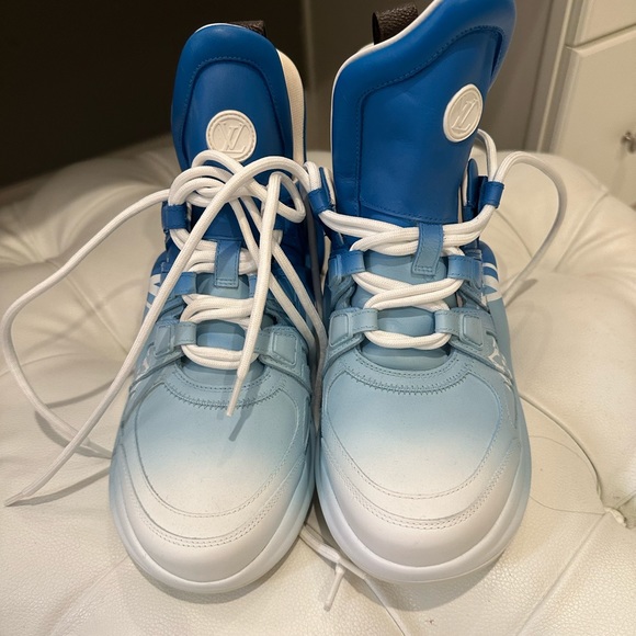 Louis Vuitton Sneakers - Picture 2 of 3